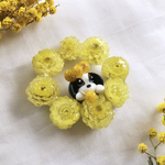 【SALE】ミモザ🌼をはむるキャバっ子リースブローチM🐶トライ