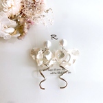パールと花びらの シルバーピアス イヤリング チタン ステンレス 樹脂 貼るピアス