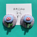 レトロユニークフラワーのギンガムチェックボタン✳ピアス､イヤリング✳カラフル レトロ レトロポップ 花 フラワー 北欧 くるみボタン チェック 古着 量産型 平成レトロ 春 アンティーク 昭和レトロ