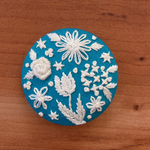 刺繍くるみボタン（ヘアゴム/ブローチ）