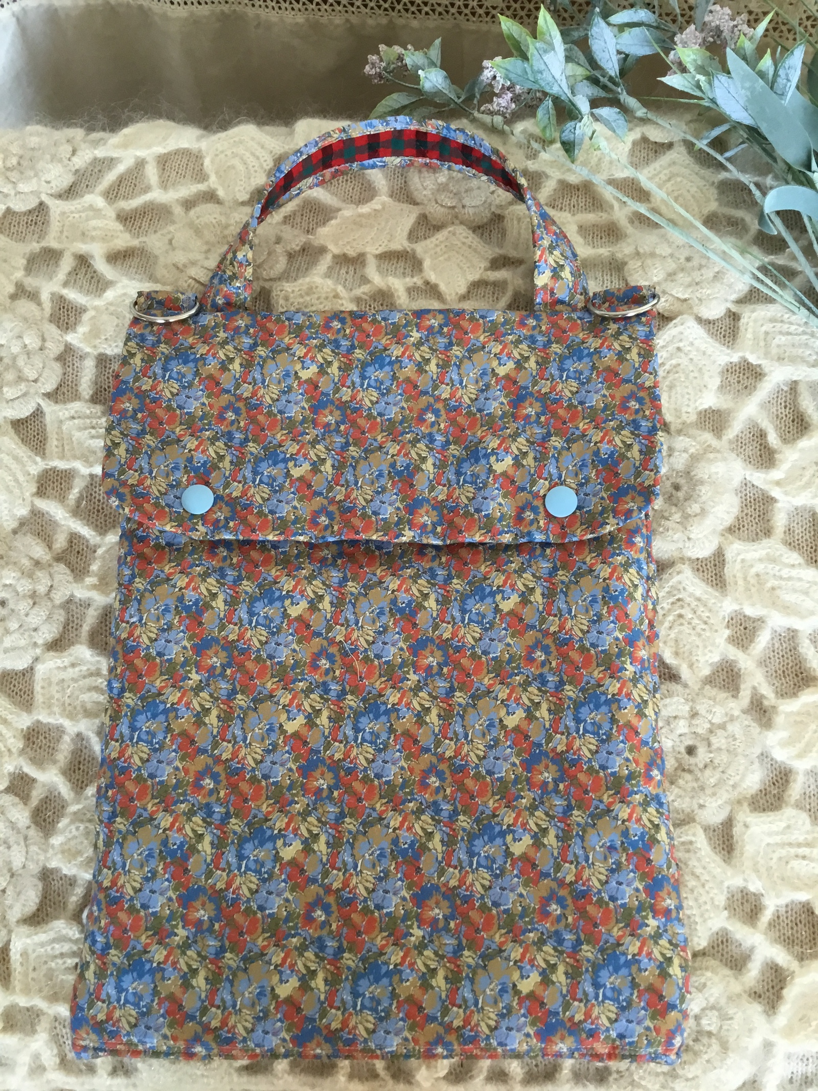 専用　ハンドメイド　リバティタナローン 生地使用大容量ポーチ ACCB09_1r.jpg