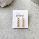 パール5つぶスティックピアス・樹脂ピアス・イヤリング