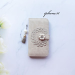 訳ありアウトレット！【iphone11】♥ 刺繍 フラワー ベージュ 選べるオプションビジュー＆肩掛けストラップ