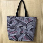 【SALE】持ち手が黒いシンプルな着物リメイク手提げトートバッグ　和柄バッグ　リバーシブルバッグ　