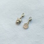虎 & パステルピンク肉球 ファスナーチャーム アンティークシルバーカラー