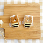  [刺繍キット] ハチ×くまちゃんブローチ（薄茶くま）