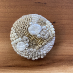 ビーズ刺繍くるみボタン（ヘアゴム/ブローチ）