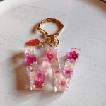 イニシャルキーホルダー　アルファベットキーホルダー　レジン