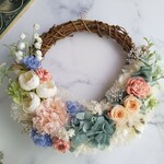 Lune Bonheur＜coloré＞＊受注制作＊スズラン＊ハーフムーンリース＊プリザーブドフラワー＊お花＊ギフト＊結婚祝い＊新築祝い＊お誕生日祝い＊両親贈呈品＊母の日