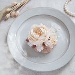 ラナンキュラスと桜のコサージュ *mat cream white*