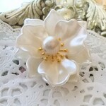 花一輪・パールフラワーのブローチ