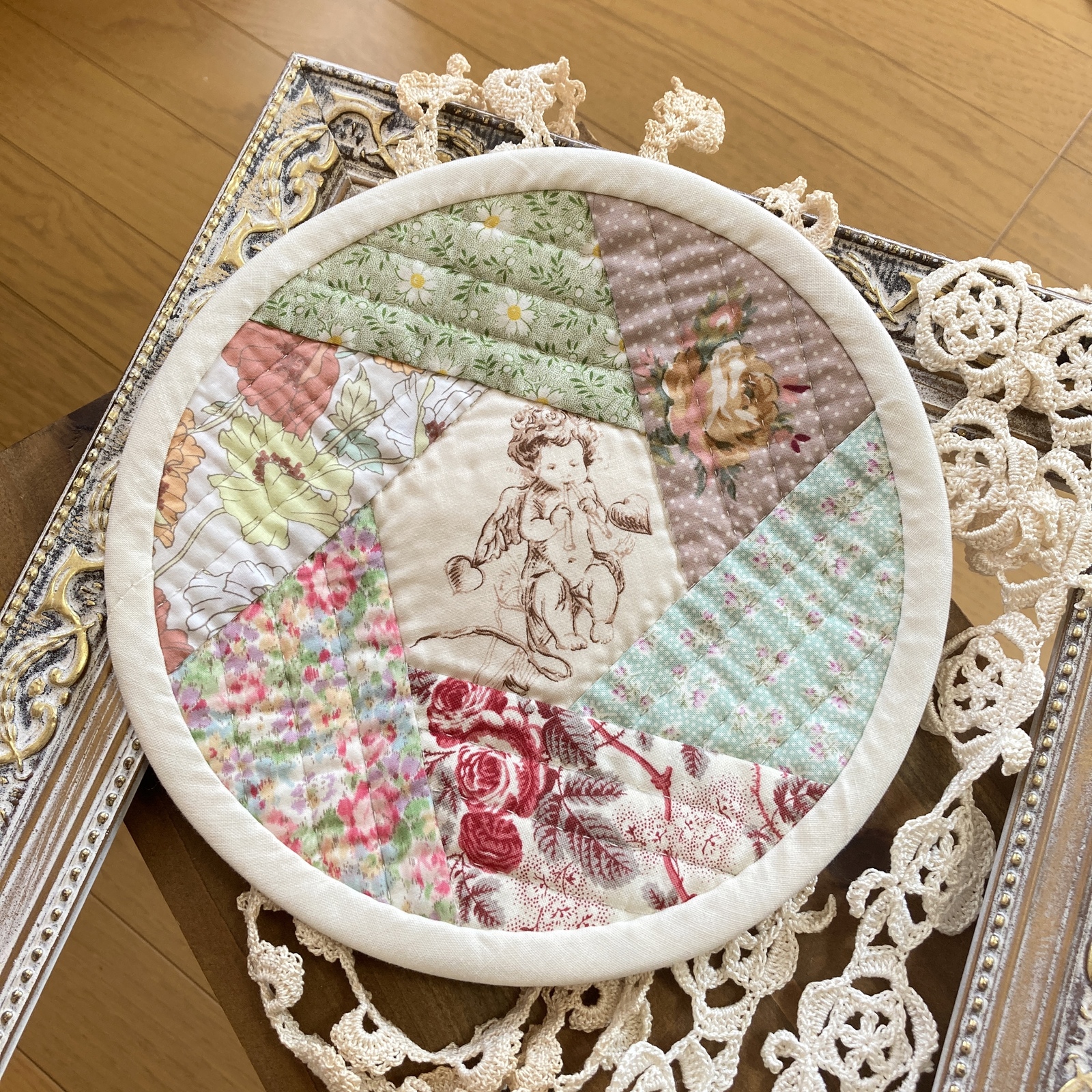 ハンドメイド パッチワークキルト タペストリー 秋日和