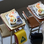 再販　昭和の給食　食パンとカレー　片耳ピアス　ミニチュアフード