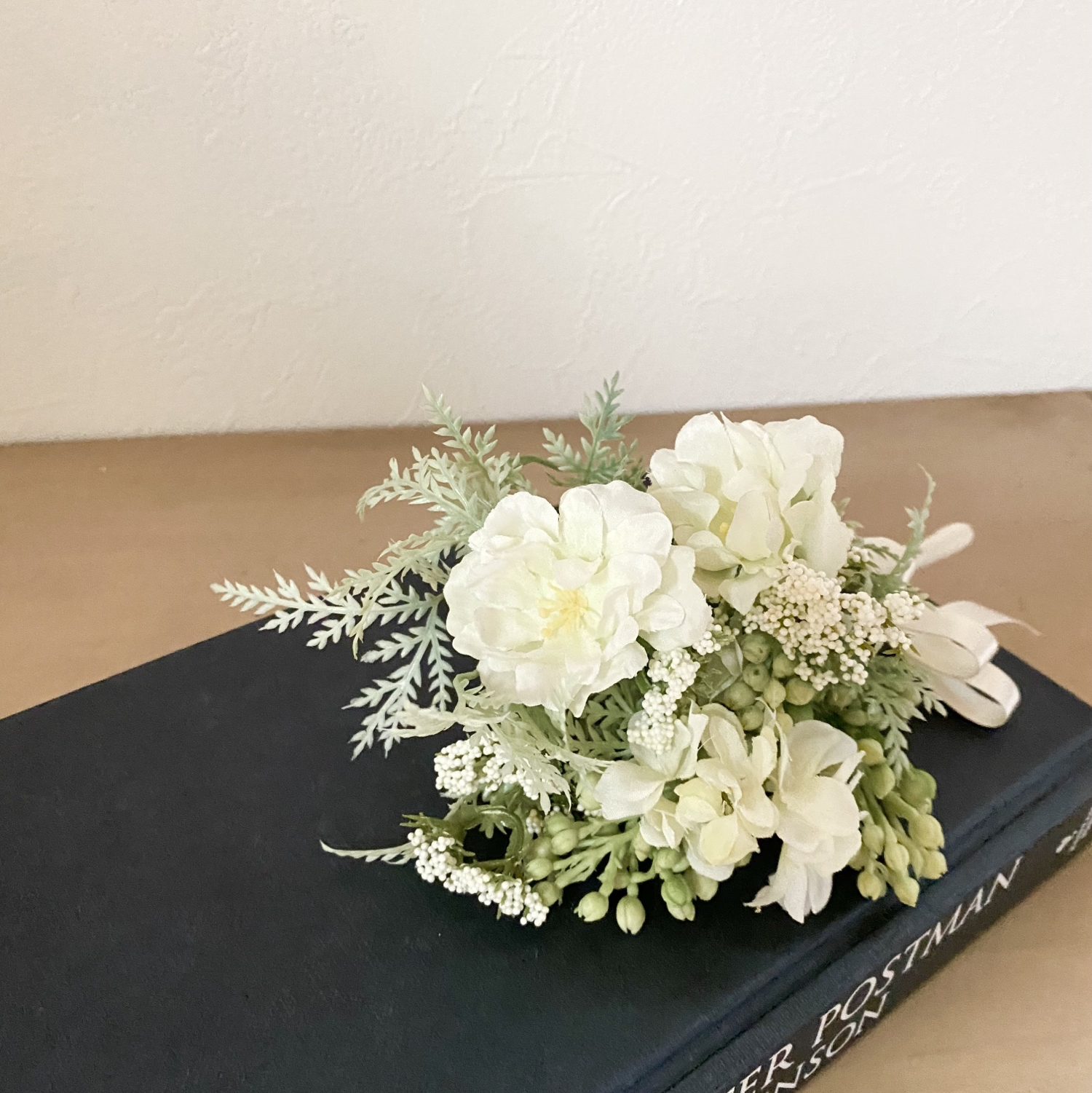ウェディングブーケ ブートニア⭐mico fleurs ホワイト×くすみグリーンブーケ ウェディングブーケ ブートニア