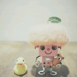 ちょこん「ツケマ乙女とりんご帽子」