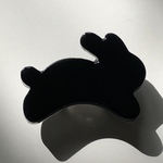 帯留　飛び跳ねる黒うさぎ　うさぎ　黒うさぎ　雪兎　四分紐用