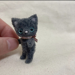 二足歩行　グレーの猫ちゃん　モールアート　モールベア 