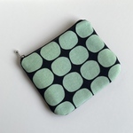 ぺったんこポーチ　グリーンドット