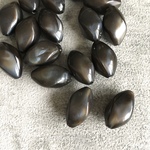12×18mm　アクリルカラービーズ　筋入りオーバル　10個　ダークグリーン