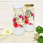 🌿牛乳瓶🌿 ウサギちゃんフィギュアと本物のイチゴ入り