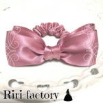 【３個限定✨100円引き💕】ダブルサテン🎀付き miniシュシュ（ローズ）