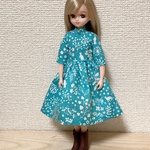 リカちゃん　植物&ネコ柄のワンピース