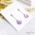 蝶がちょこんと付いた揺れるピアス・イヤリング