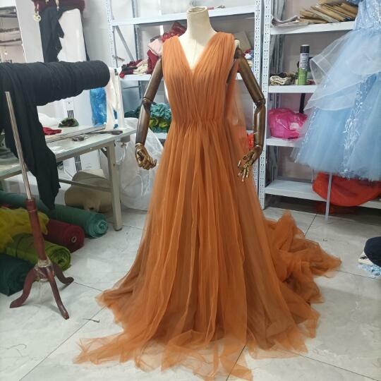 テラコッタカラードレス 前撮り Vネックドレス 華やかなトレーン 憧れ/結婚式/披露宴/ 22,185円