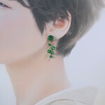 ＊たわわなスグリの実のようなピアス＊グリーンオニキス＊イヤリングに変更可＊金属アレルギー対応　