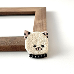 猫の刺繍ブローチ【チョコチップみるく】