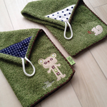 くまとリスのループ付きタオル