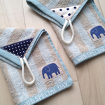 ストライプとゾウのループ付きタオル