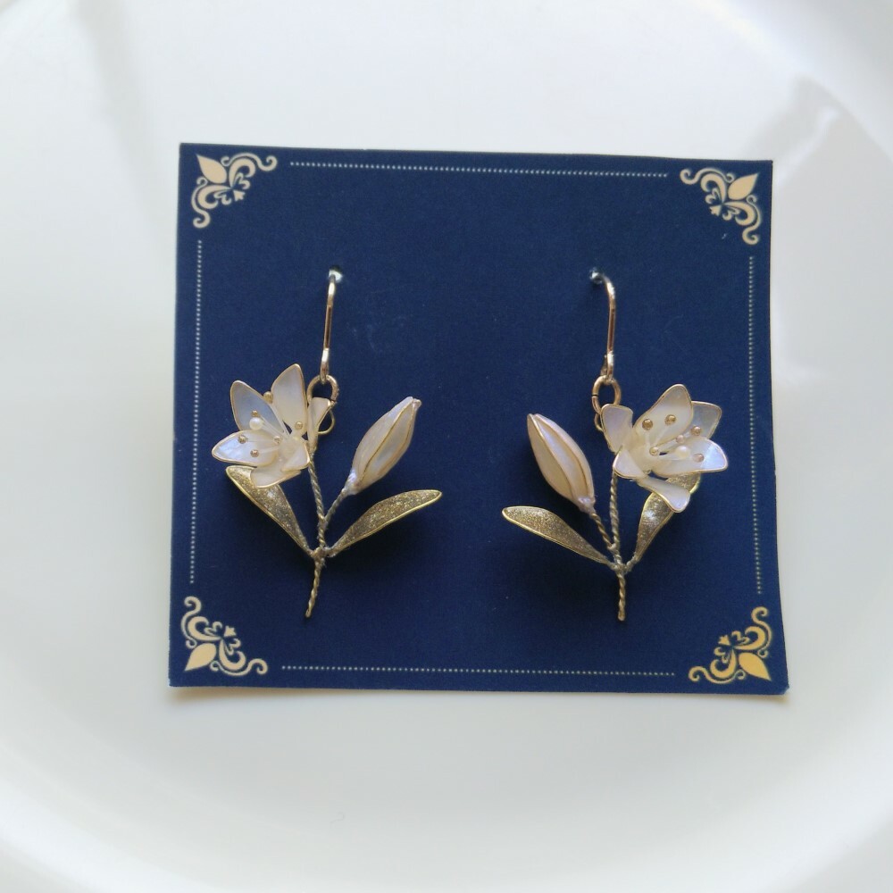 LeleSadoughi ピアス フラワー 花 パール リリー ユリ 百合 aa375fbb170f8139a80e5e8425c0f2
