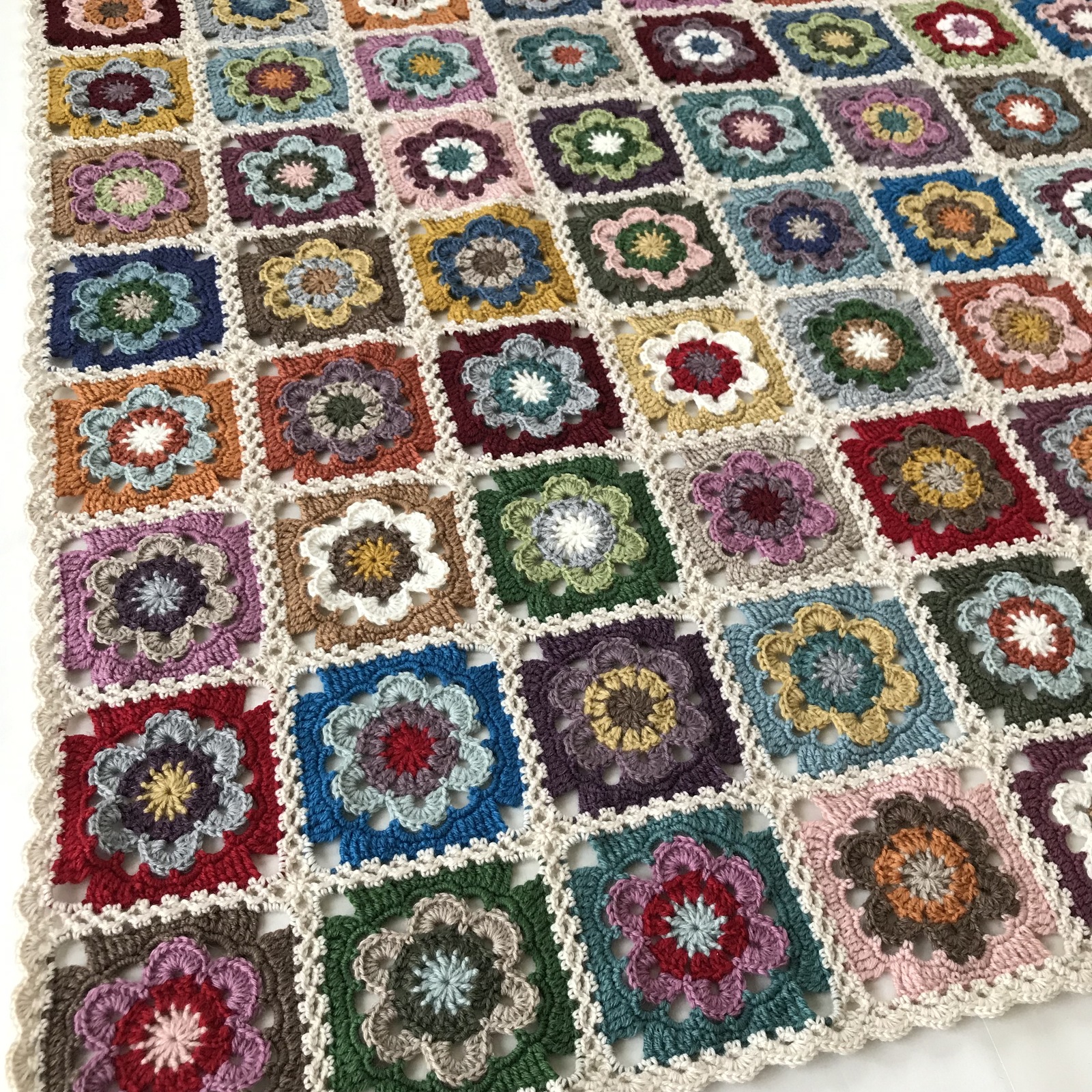 花柄モチーフつなぎのブランケット☆ハンドメイド ウールのブランケット（モチーフつなぎ・カラフル花モチーフ