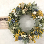 春の花　真珠葉ミモザとクリスマスローズのリース