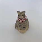 スカーフ猫さん　見上げる（サバ）