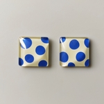 スクエアガラスドットピアス　ブルー×ミルキーイエロー