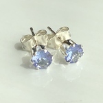 【SALE★30％OFF】天然石ピアス：タンザナイト（ファセットカット）