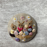 リネン生地刺繍ブローチ