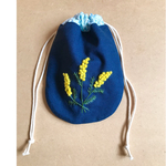 ミモザ　花刺繍の小さな巾着