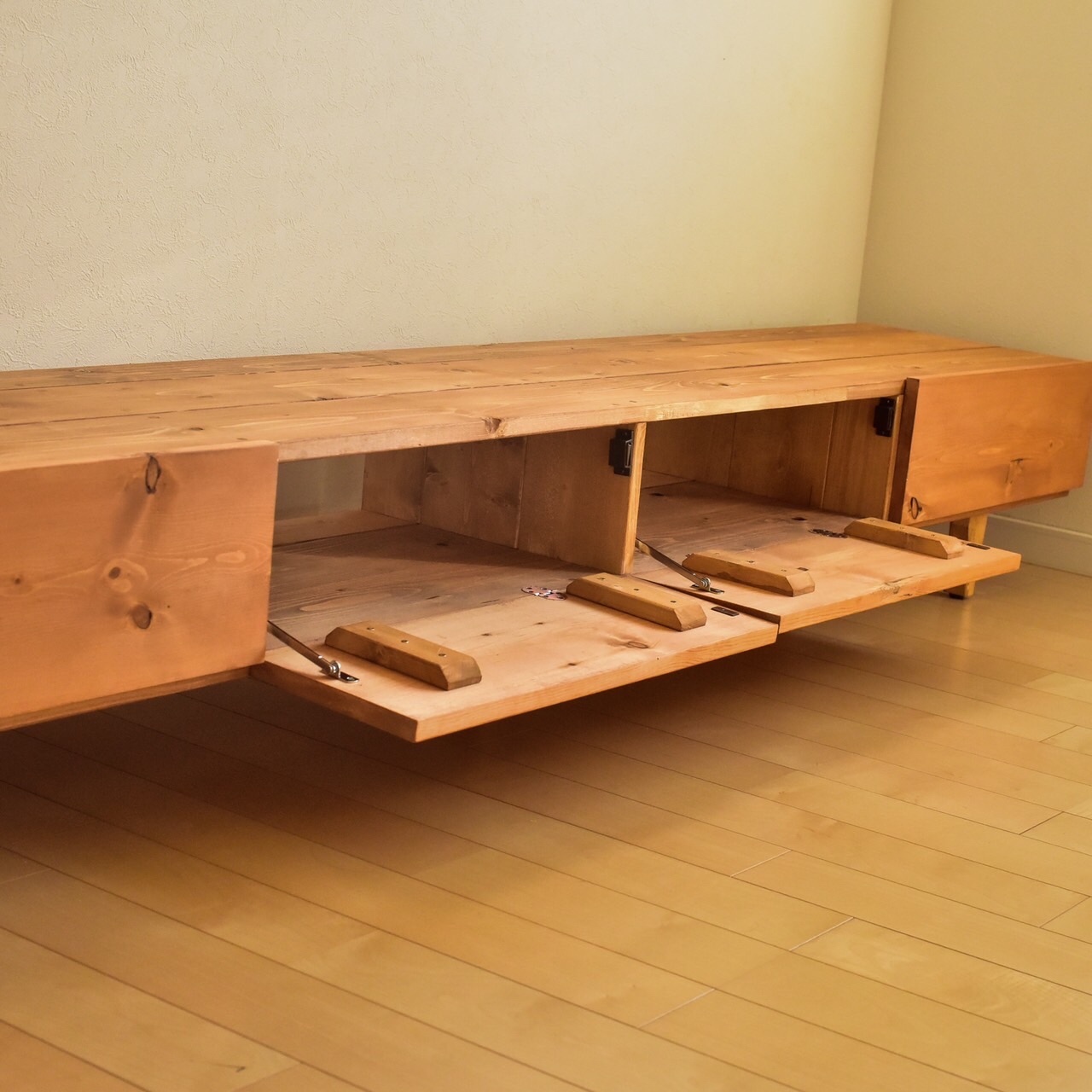 無垢】テレビボード 220㎝ オーク色 無垢材 木脚 - atelier
