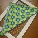 じぶんでかぶれる三角巾★緑のレトロ花柄②/幼稚園～低学年