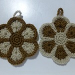 ビスケットみたいなお花のアクリルたわし　エコたわし
