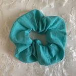 ターコイズブルーのシュシュ