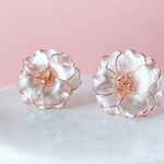 八重桜 フリル咲き シアーホワイトピアス イヤリング