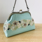 アンティークレースのがま口バッグ