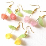チューリップのピアス／イヤリング