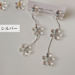 【シルバー】【再販×5】つながる3連✤ゆれるクリアフラワー耳飾り  こちらシルバーです！お間違いないように❀金具選択もお願い致します♡