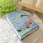 手刺繍のブックカバー/紫陽花