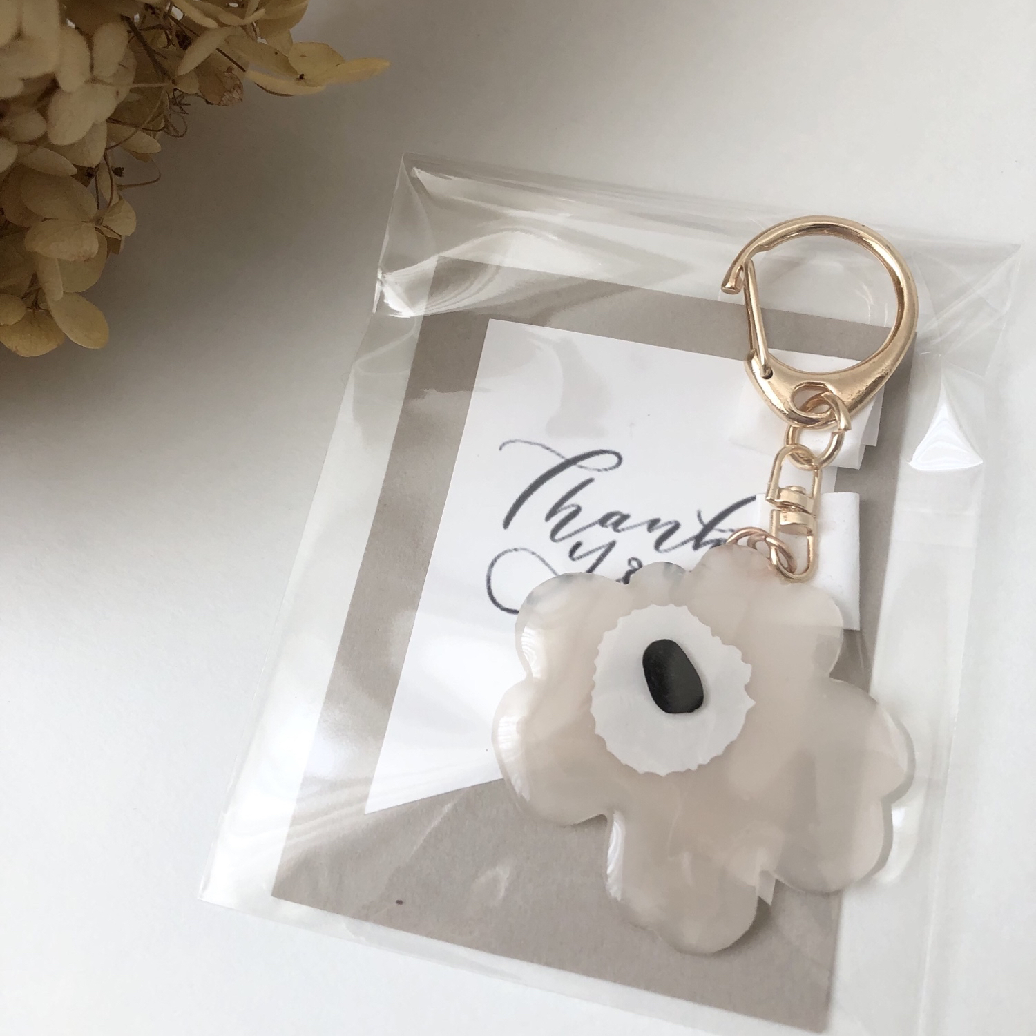 オーダー制】お花のキーホルダー くすみカラー 北欧風